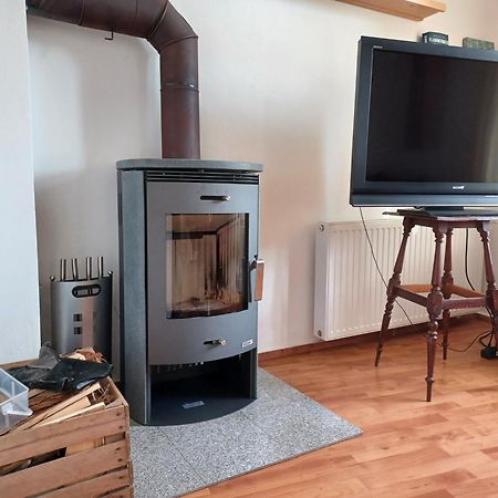 Ehemalige Bibliothek Apartment Fuer 2 Mit Kueche Kamin Netflix Parken Und Hofladen Steinhofel Exterior foto