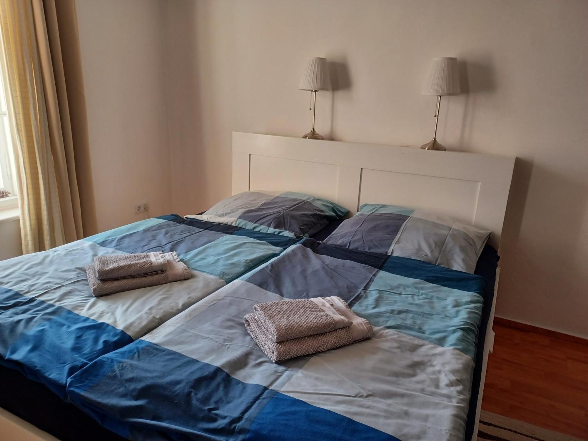 Ehemalige Bibliothek Apartment Fuer 2 Mit Kueche Kamin Netflix Parken Und Hofladen Steinhofel Exterior foto